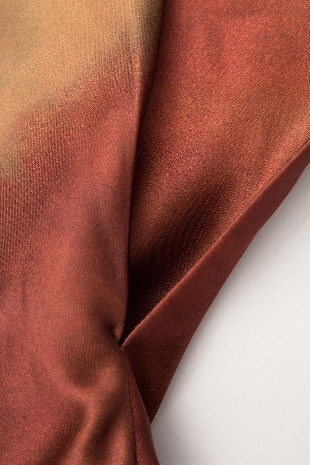 Çiçek Desenli Asimetrik Kapüşonlu Saten Maxi Elbise