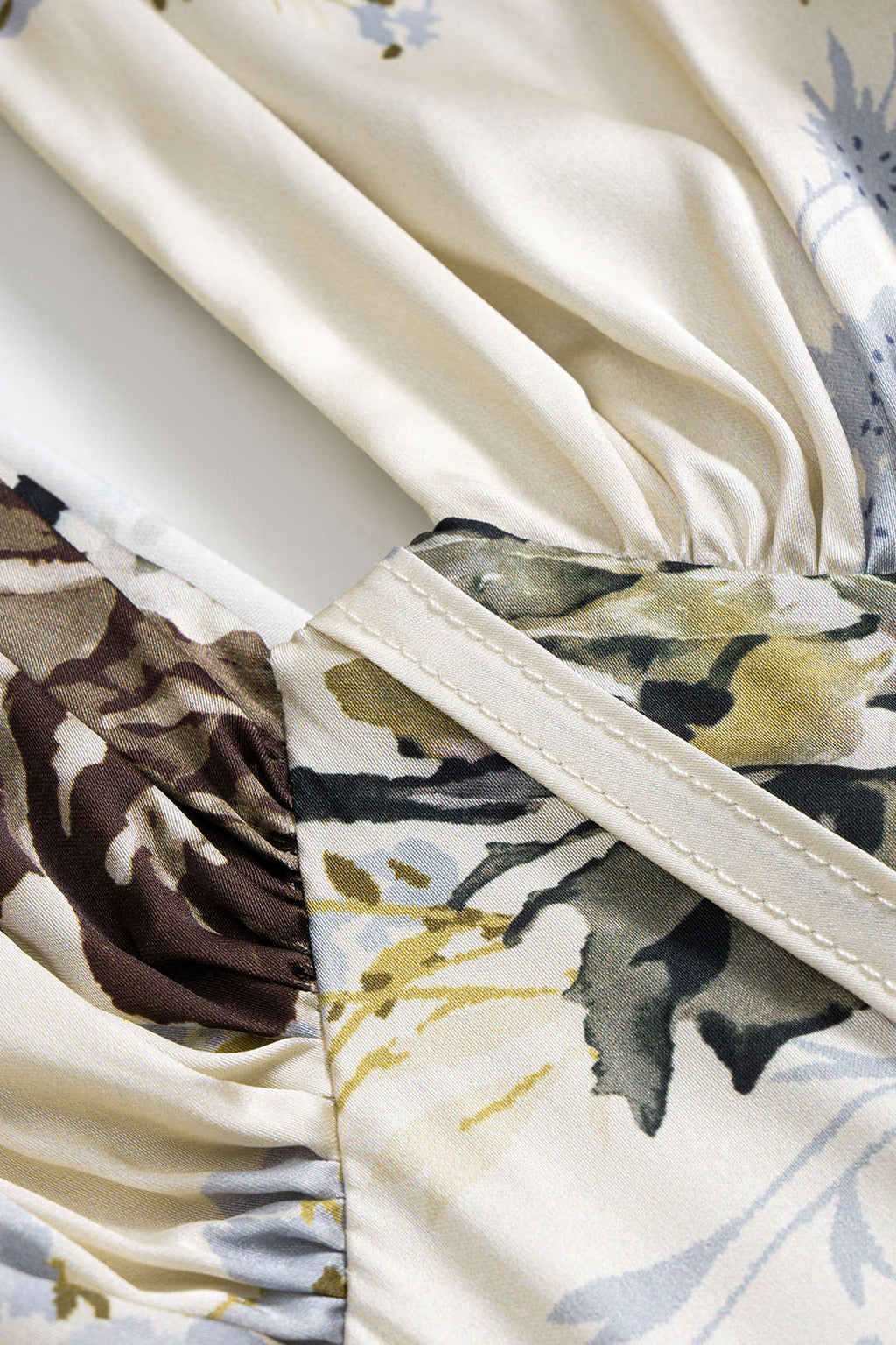 Krem Kusursuz Çiçekli Desenli Saten Büzgülü Elbise