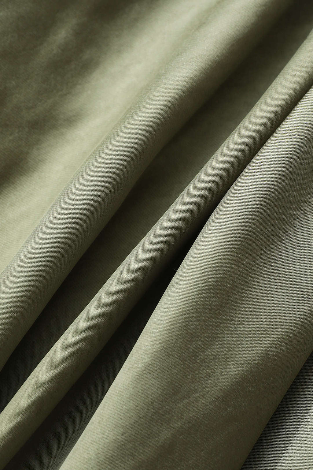 Asimetrik Kesim Yırtmaçlı Düğme Detaylı Etek