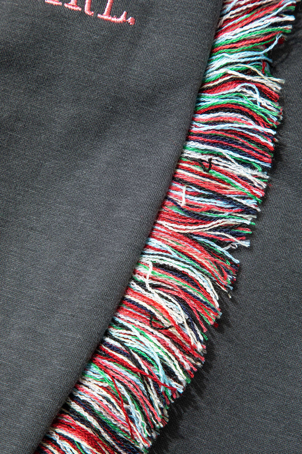 Yazı Baskılı Tişört ve Püskül Çekmeli Pantolon Takımı