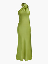 sırtı açık saten halter elbise
