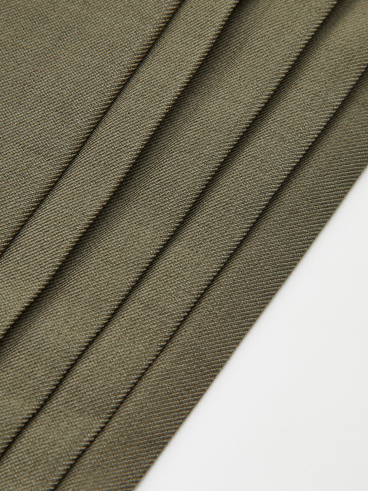 Gri Yumuşak Poliester Pileli Yan Yırtmaçlı Pantolon