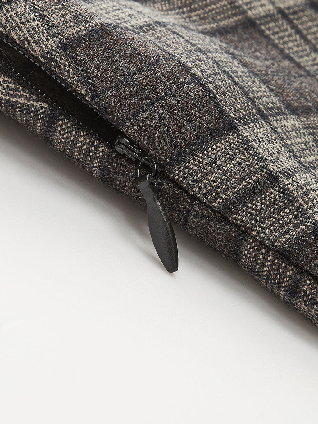 Şık Kareli Fırfırlı Etek ve Şık Kemeri