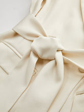 kuşaklı krem blazer