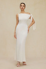 asimetrik düğümlü elbise