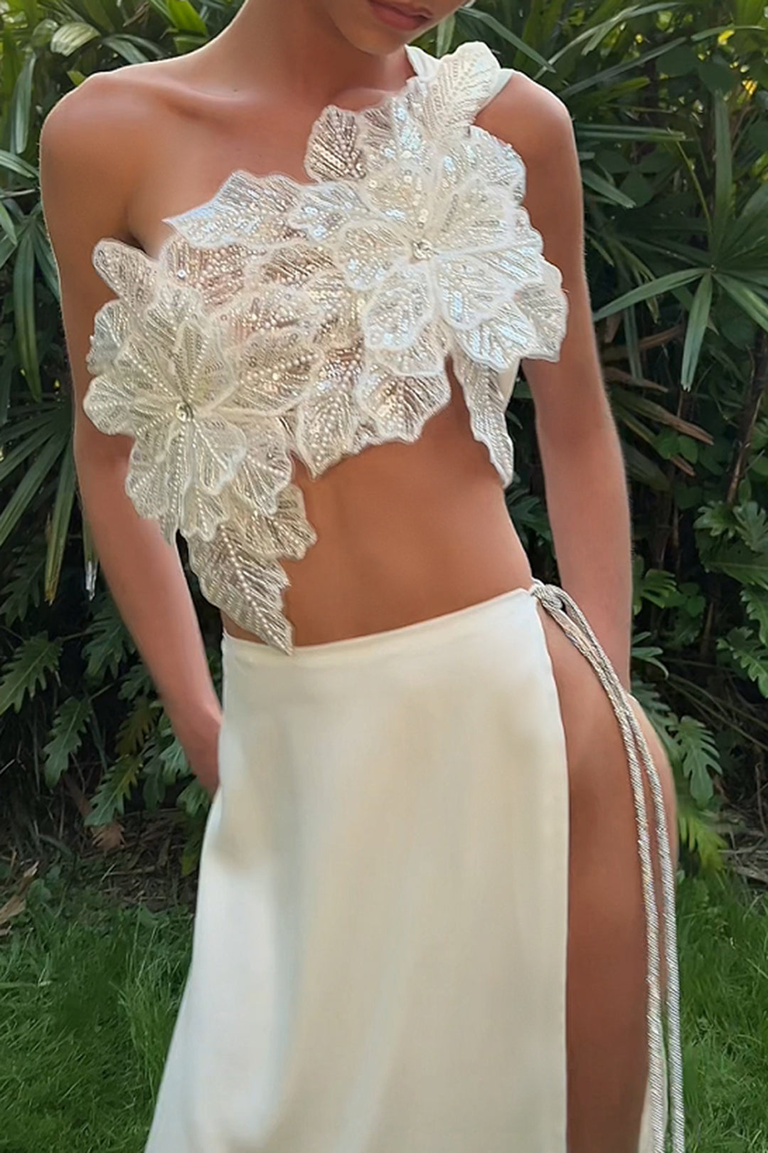 Saten Sıralı Boncuklu Üst ve Yırtmaç Etek Takımı