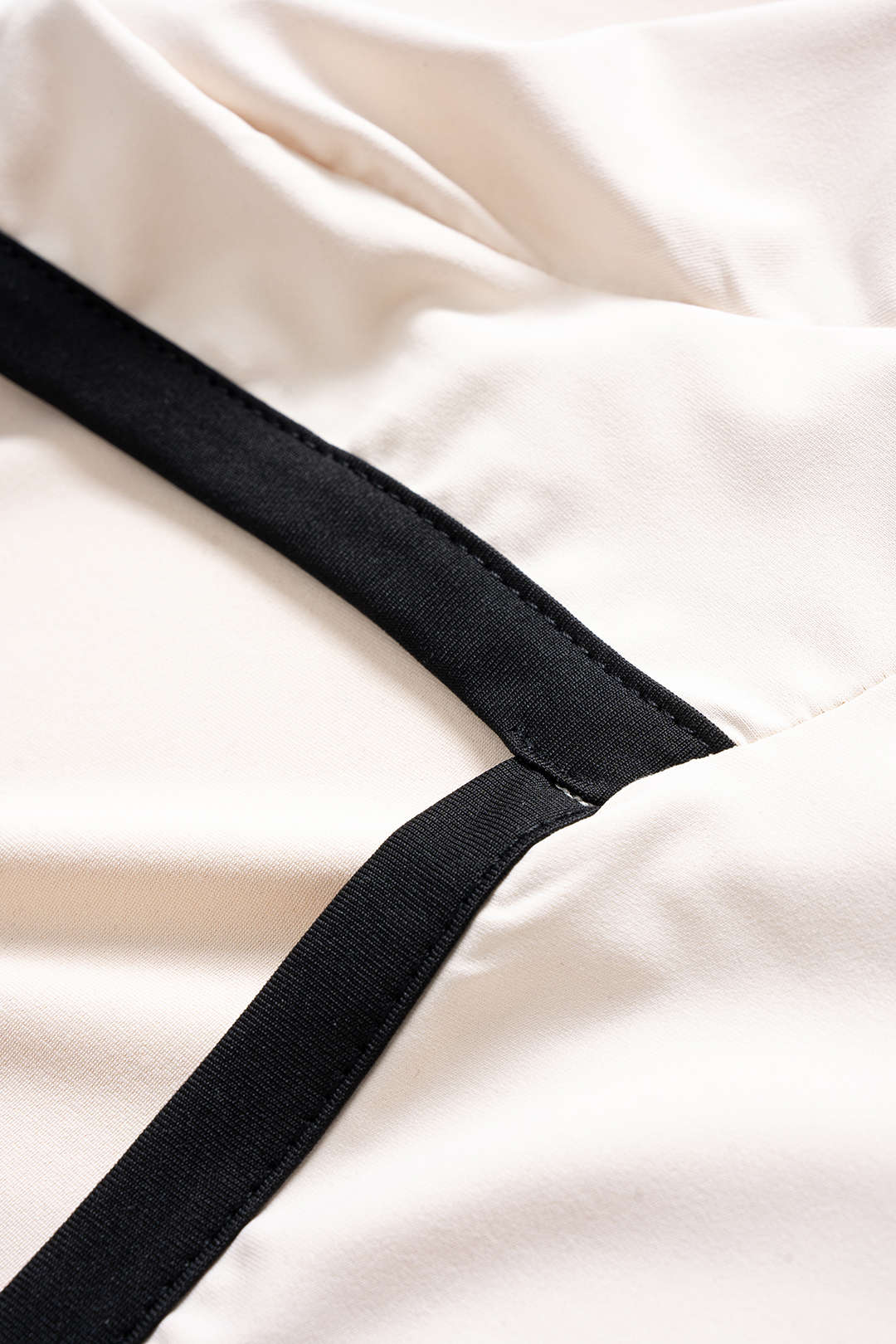 Siyah Desenli Kontrast Detaylı Kadife Uzunlukta Elbise